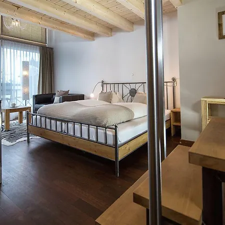 Отель Alpenlodge 3*
